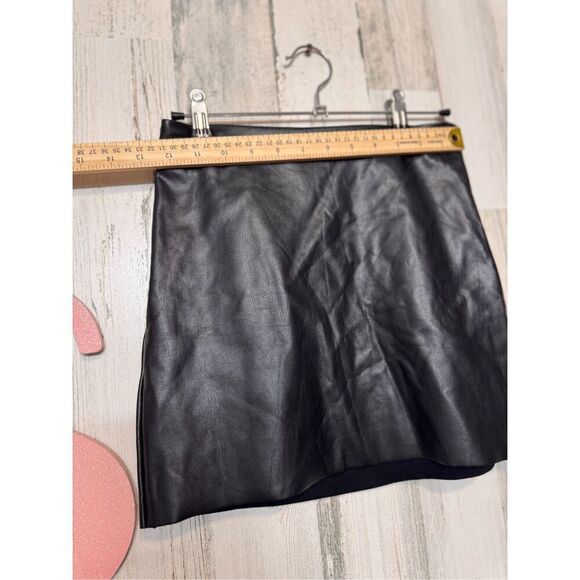 Forever 21 faux leather skirt size XS - Picture 5 of 6